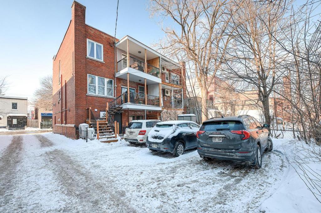 Ville-emard Duplex Avec Esprits De Communaute Bed & Breakfast