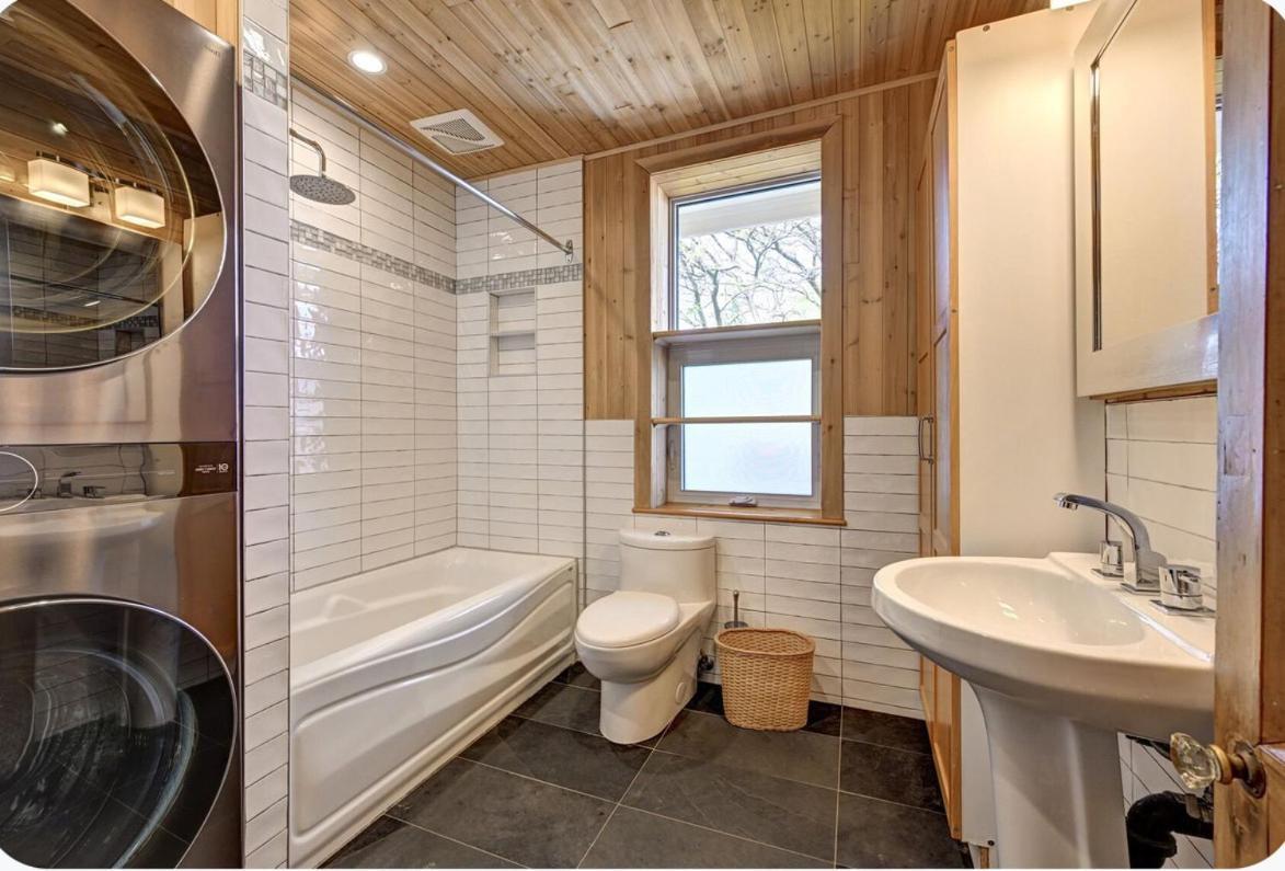 Beautiful 2 Story House * Montreal