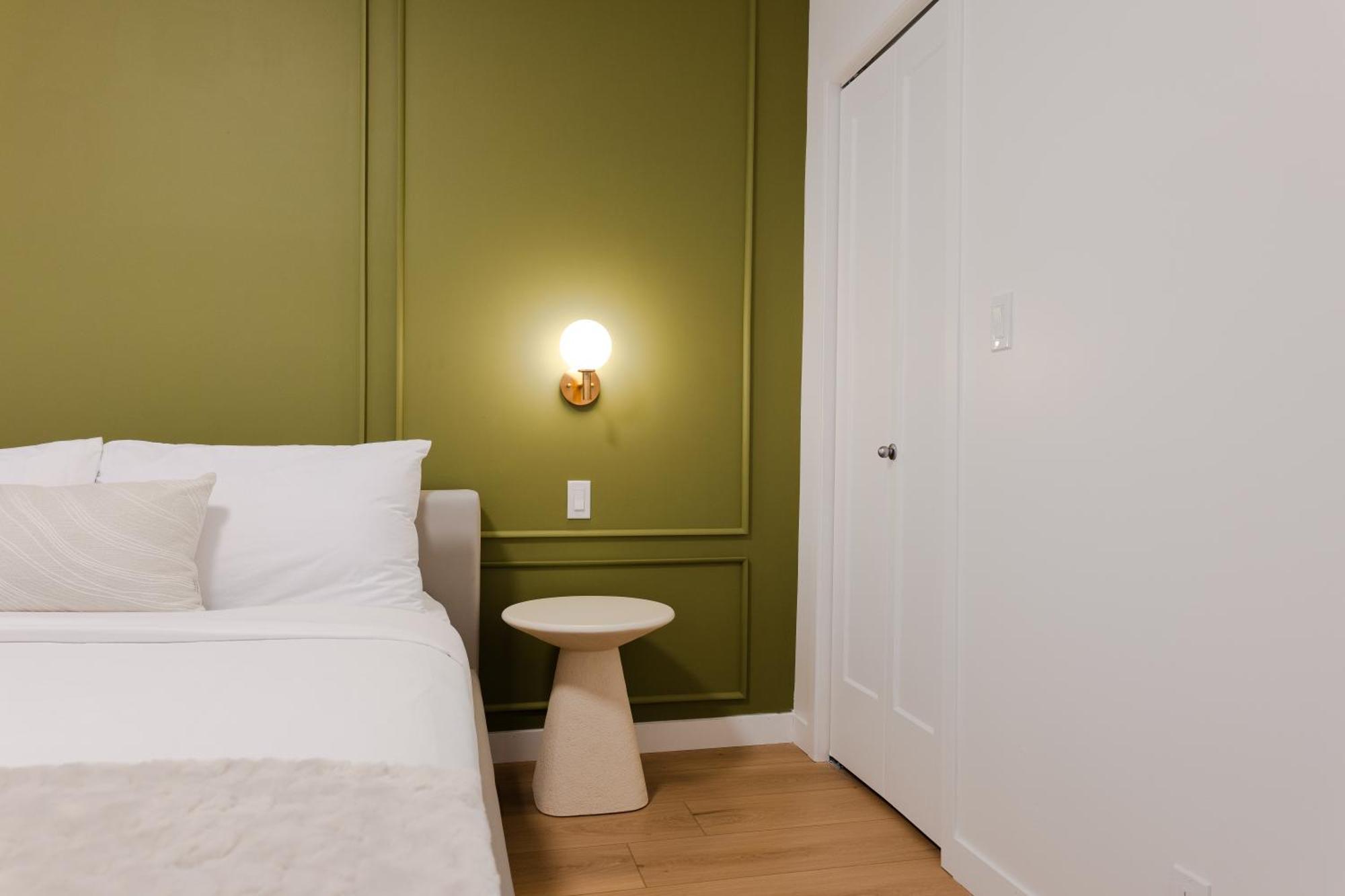 Apartment #5 - Spacious 3bds - Self Check In - Plateau - St-denis - Ac - Tv *