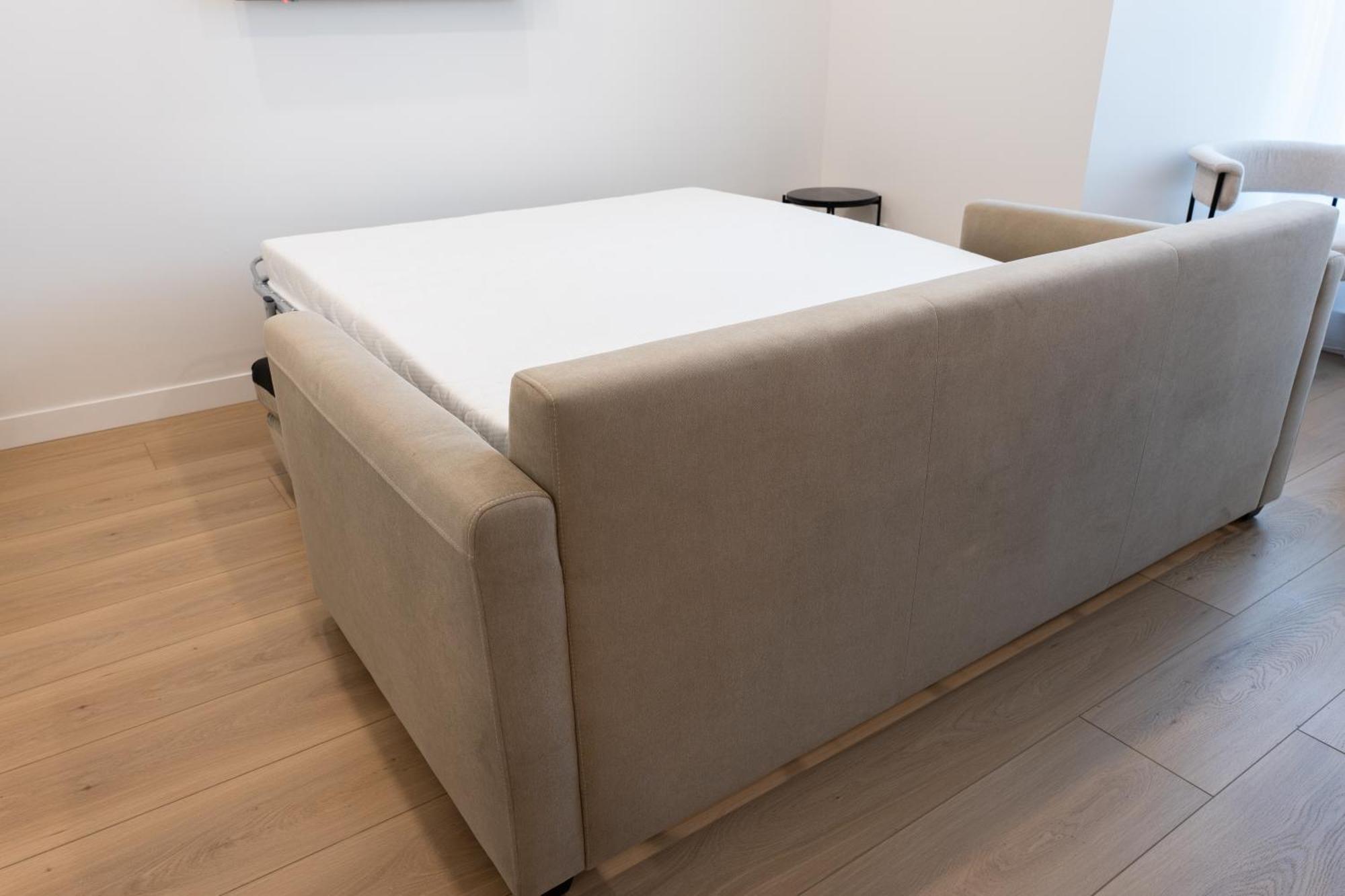 #5 - Spacious 3bds - Self Check In - Plateau - St-denis - Ac - Tv Apartment *