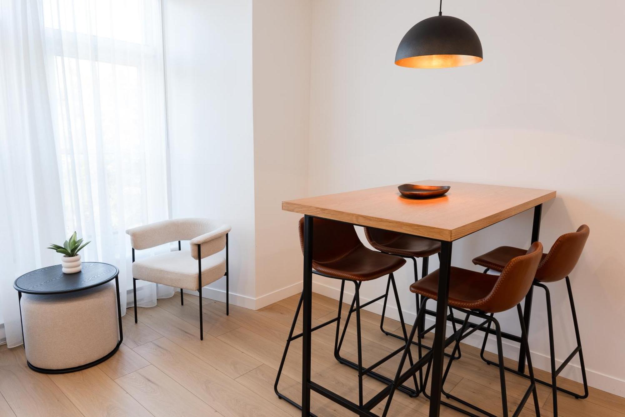 #5 - Spacious 3bds - Self Check In - Plateau - St-denis - Ac - Tv