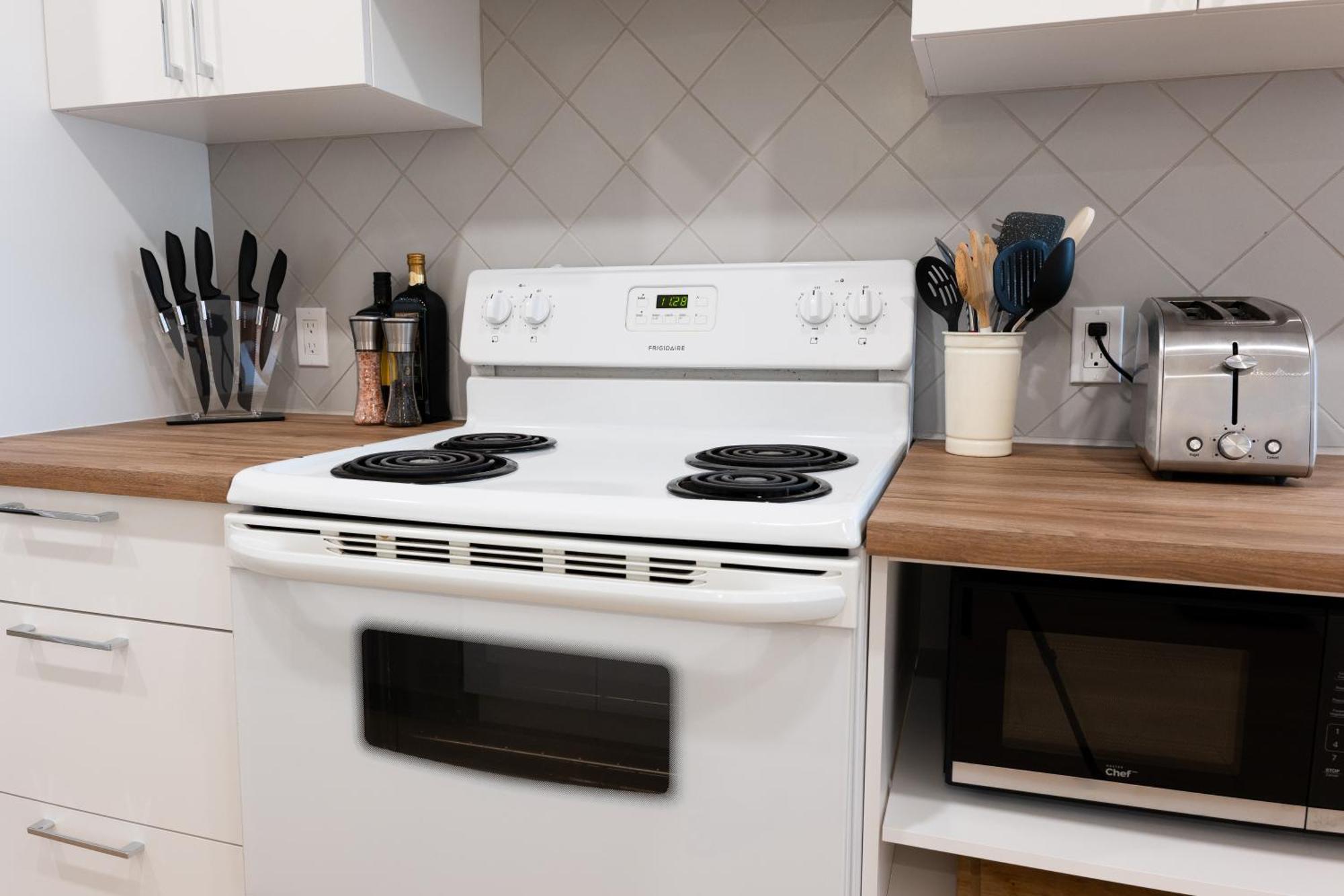 #5 - Spacious 3bds - Self Check In - Plateau - St-denis - Ac - Tv Montreal