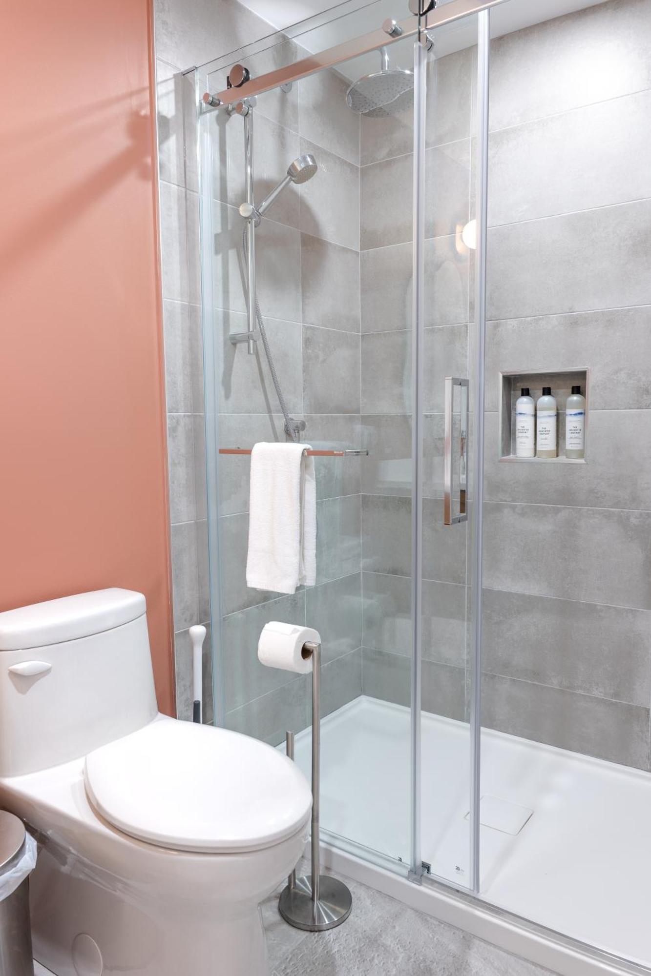 #5 - Spacious 3bds - Self Check In - Plateau - St-denis - Ac - Tv Apartment *