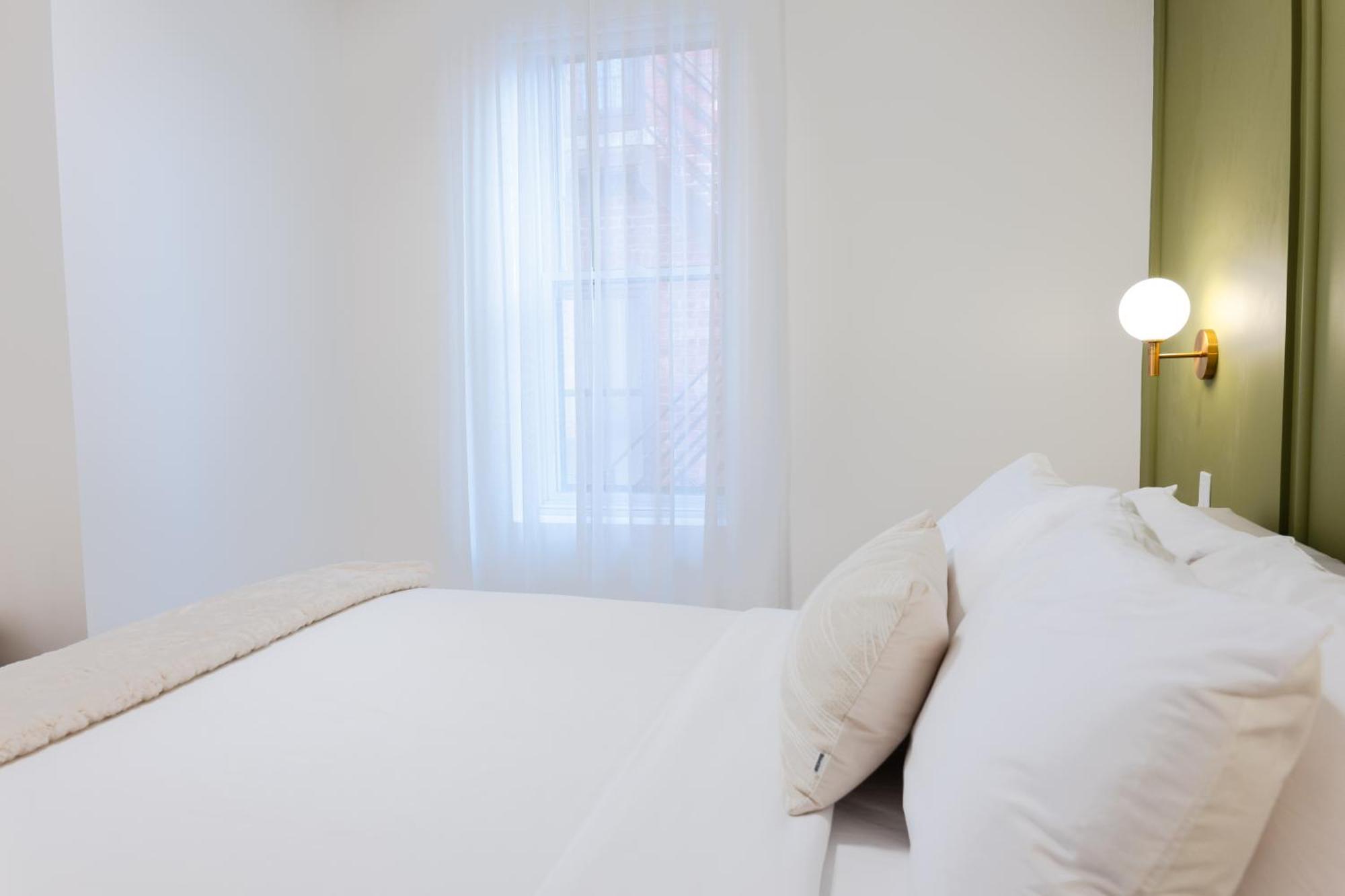 Apartment #5 - Spacious 3bds - Self Check In - Plateau - St-denis - Ac - Tv *