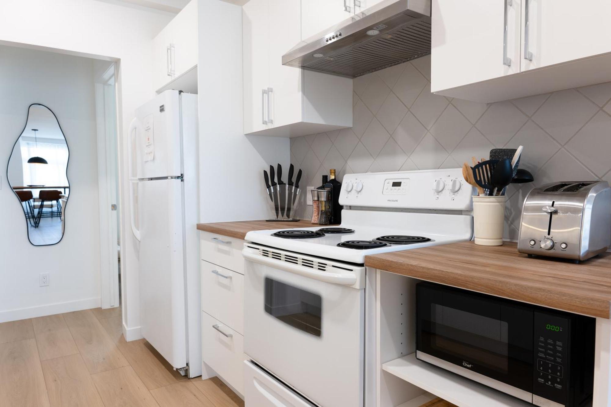 Apartment #5 - Spacious 3bds - Self Check In - Plateau - St-denis - Ac - Tv Montreal