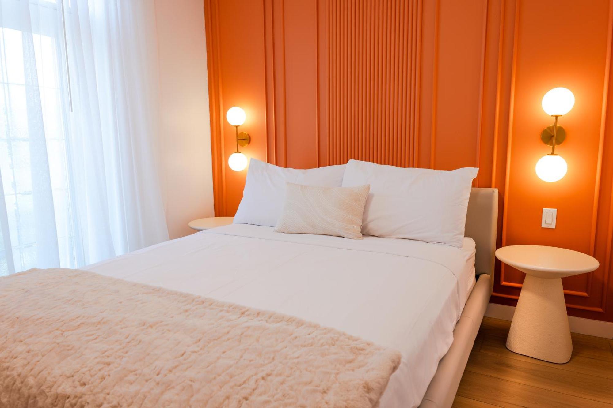 #5 - Spacious 3bds - Self Check In - Plateau - St-denis - Ac - Tv Apartment