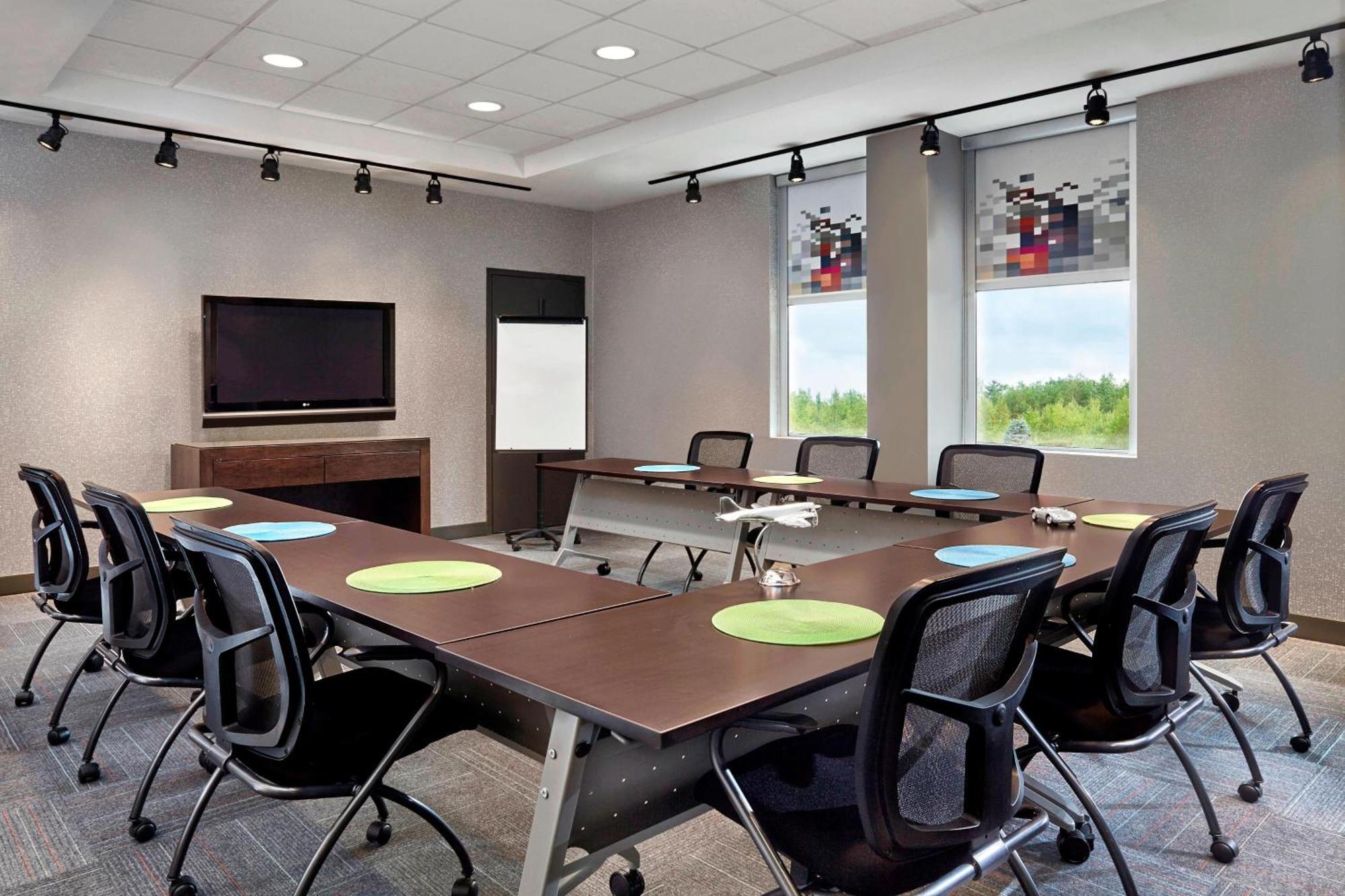 Aloft Airport 3* Montreal