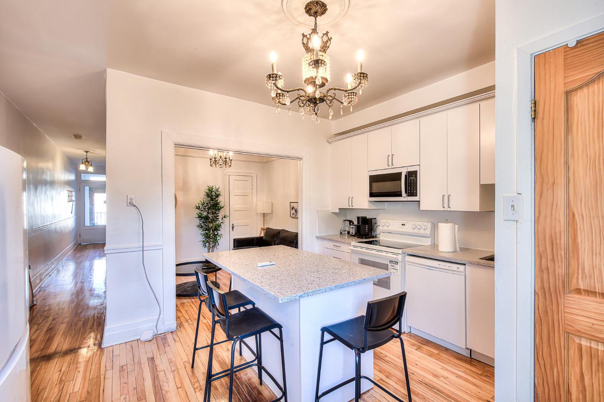 Vacation & Attractions By Downtown & Plateau Apartment