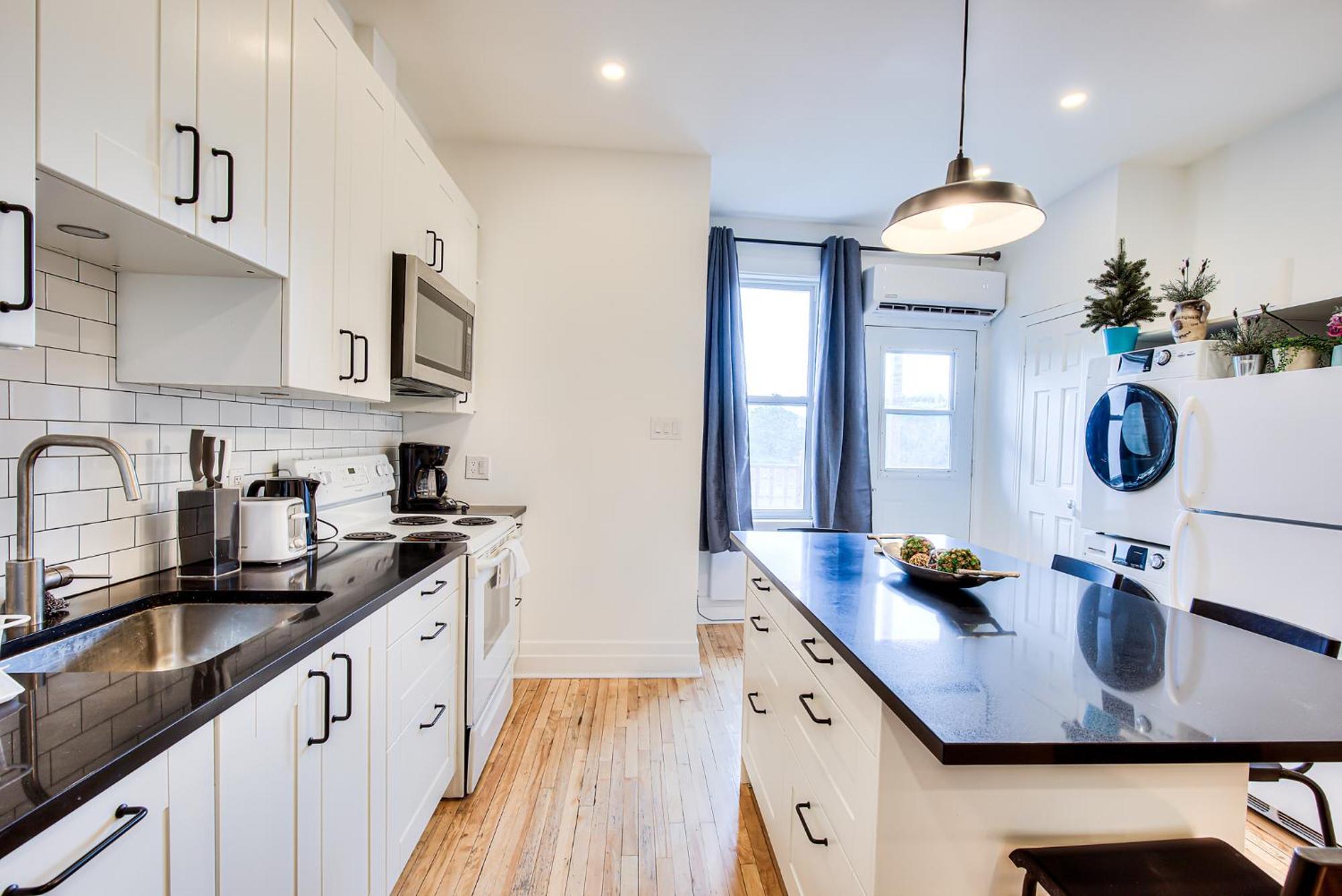 Apartment Vacation & Attractions By Downtown & Plateau Montreal