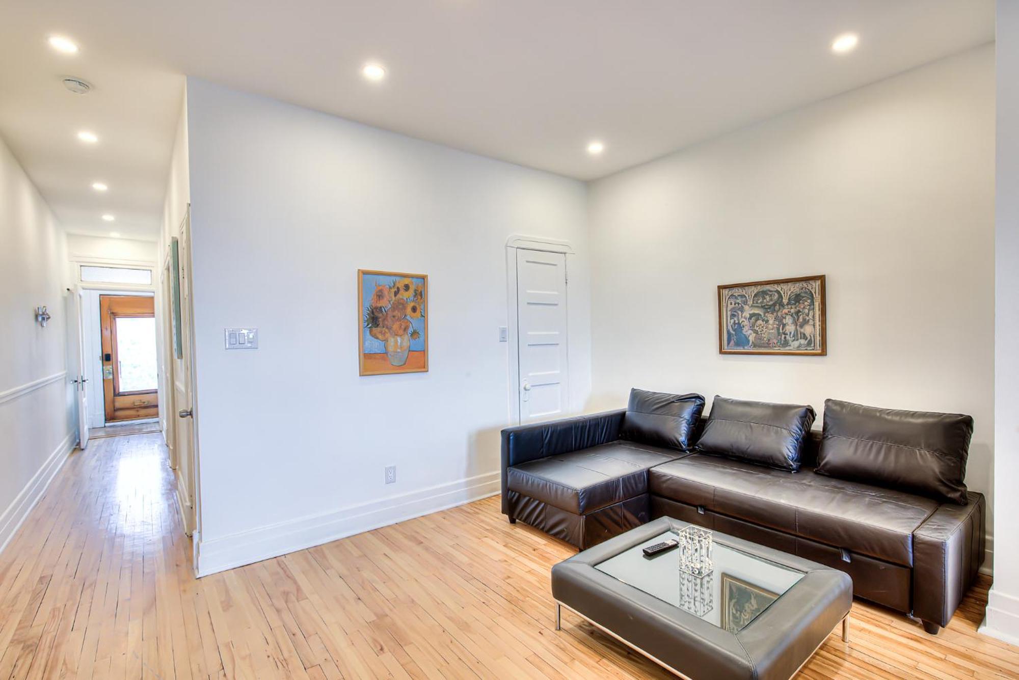 Vacation & Attractions By Downtown & Plateau Apartment