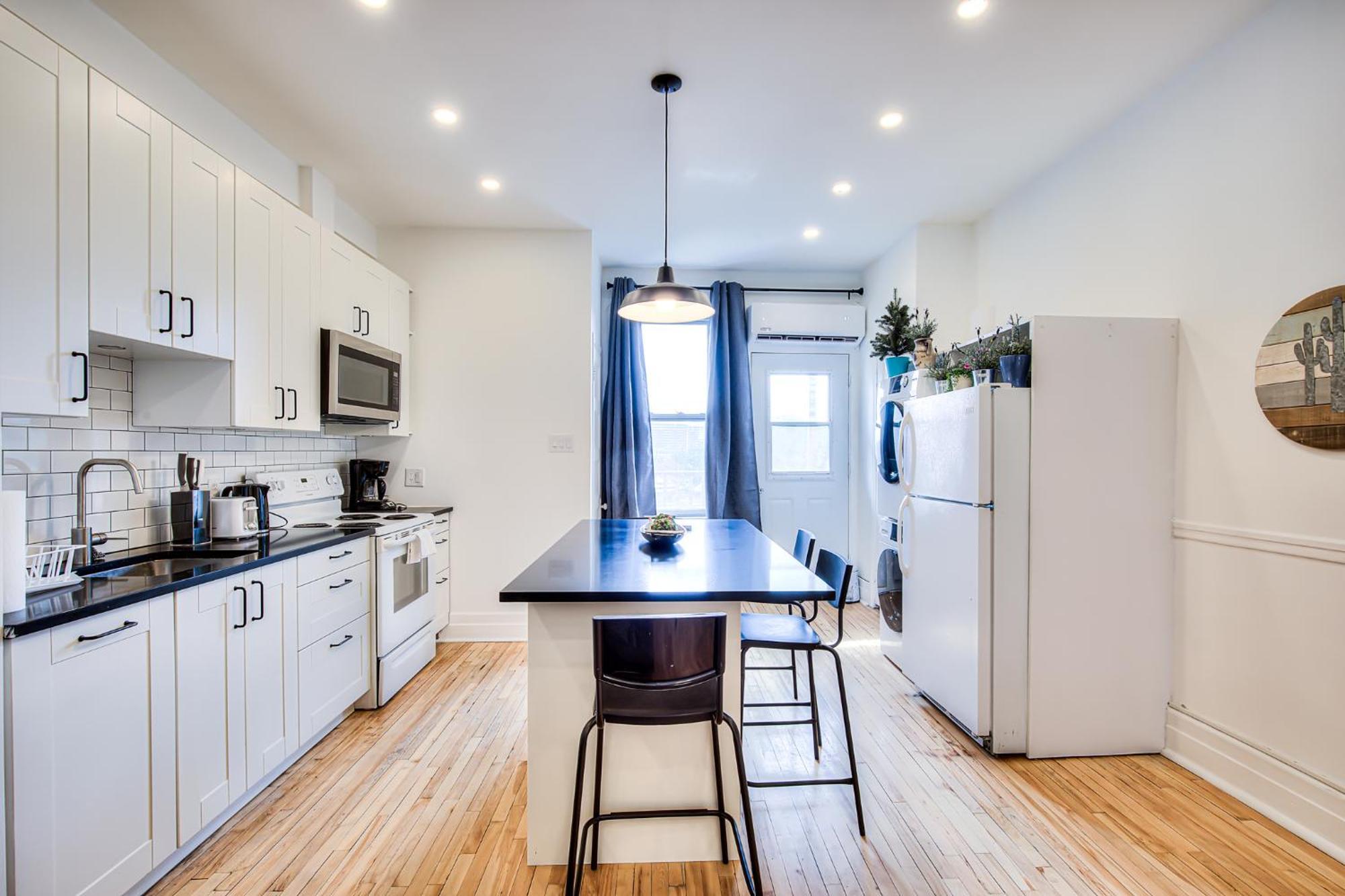 Vacation & Attractions By Downtown & Plateau Apartment Montreal