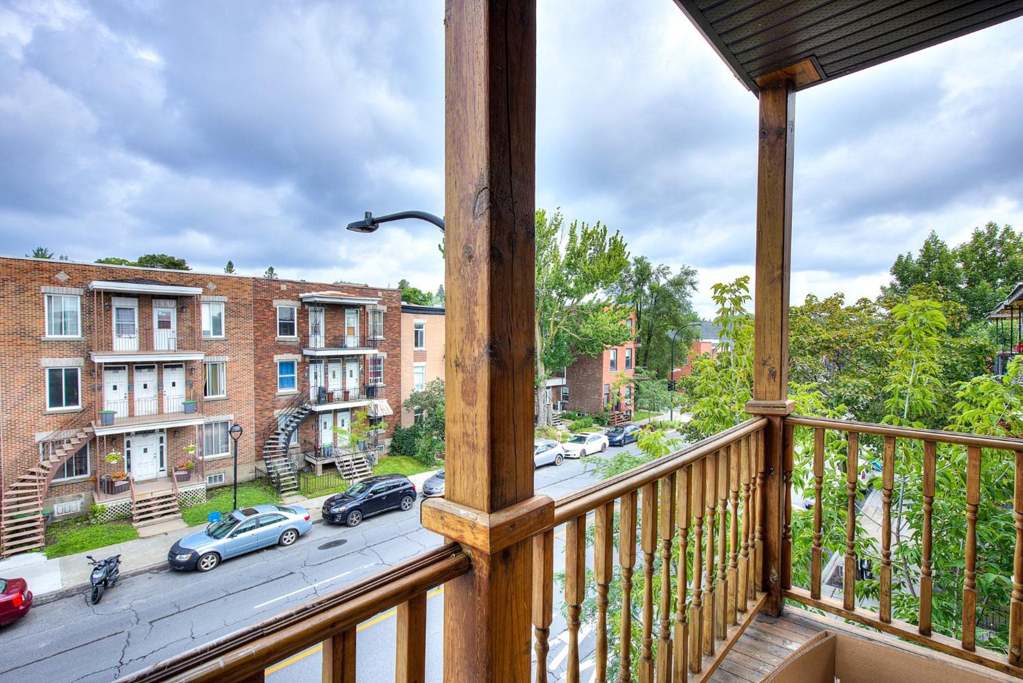 Vacation & Attractions By Downtown & Plateau Apartment *