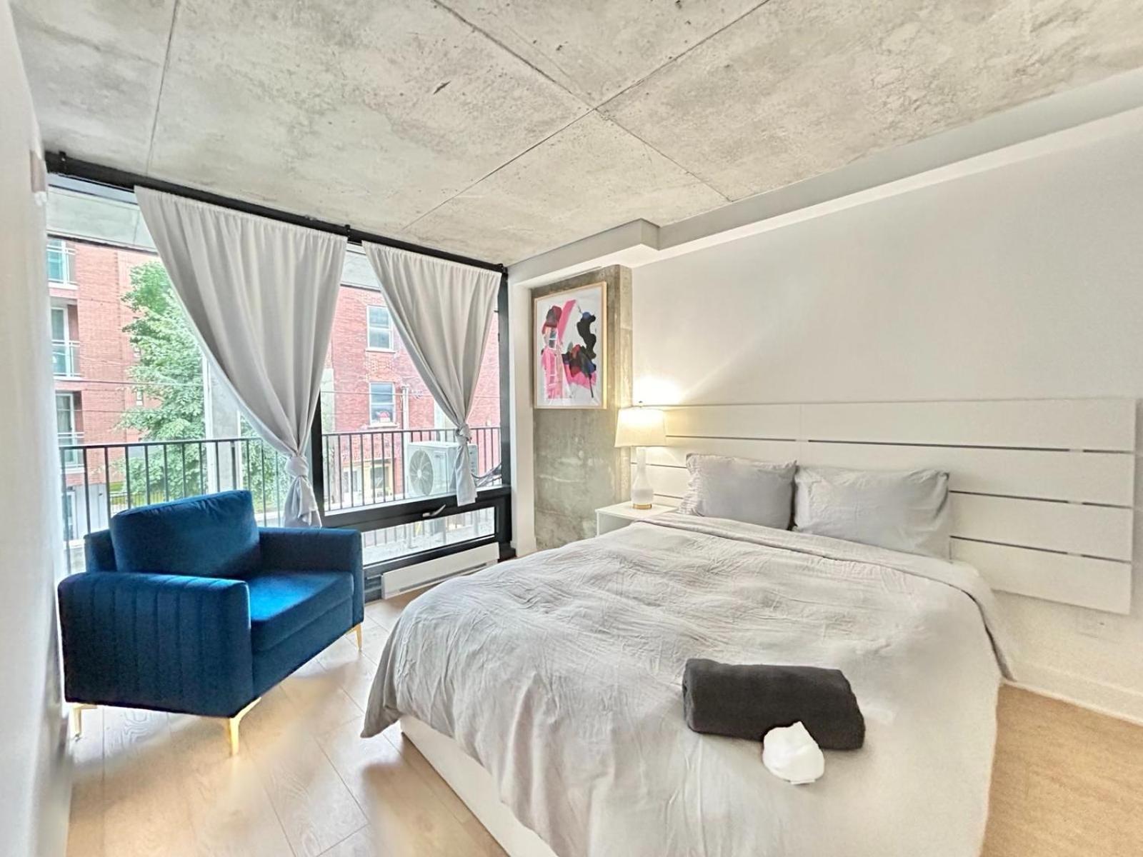 Apartment Modern 2 Bedroom In Griffintown - Stylish And Convenient