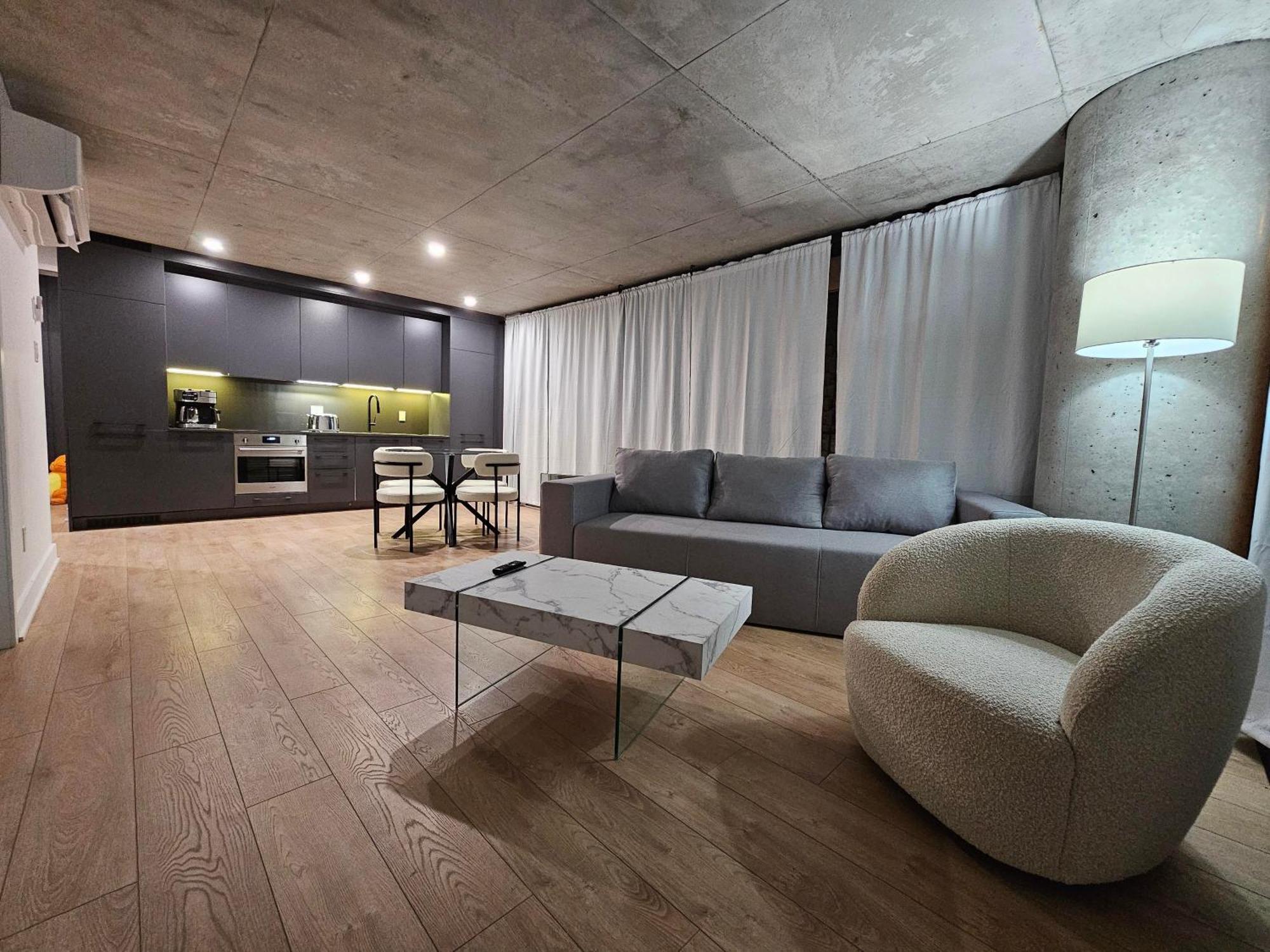 Apartment Modern 2 Bedroom In Griffintown - Stylish And Convenient Montreal