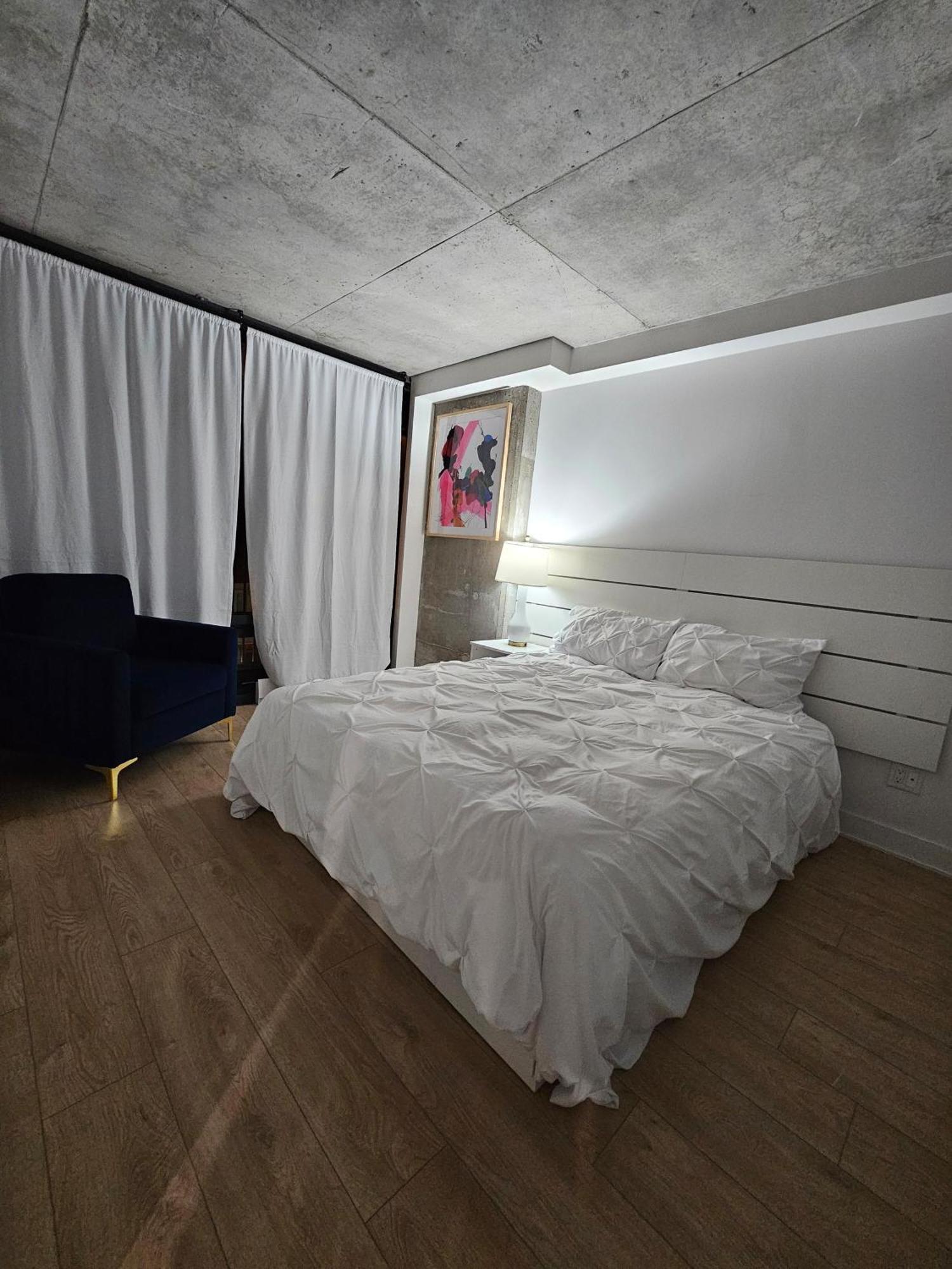 Modern 2 Bedroom In Griffintown - Stylish And Convenient *