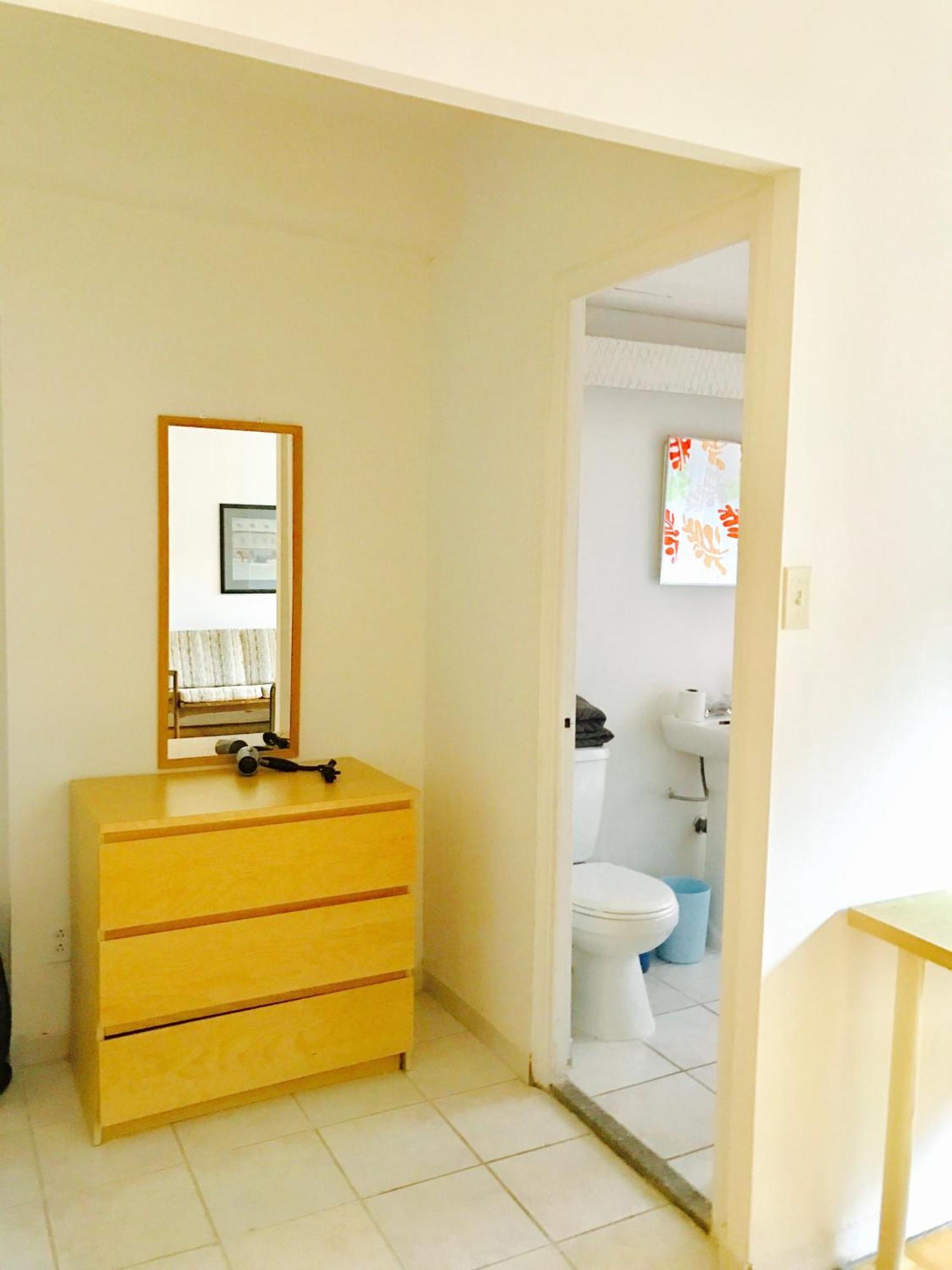 Stylish Comfortable In The Golden Square Mile Apartment *