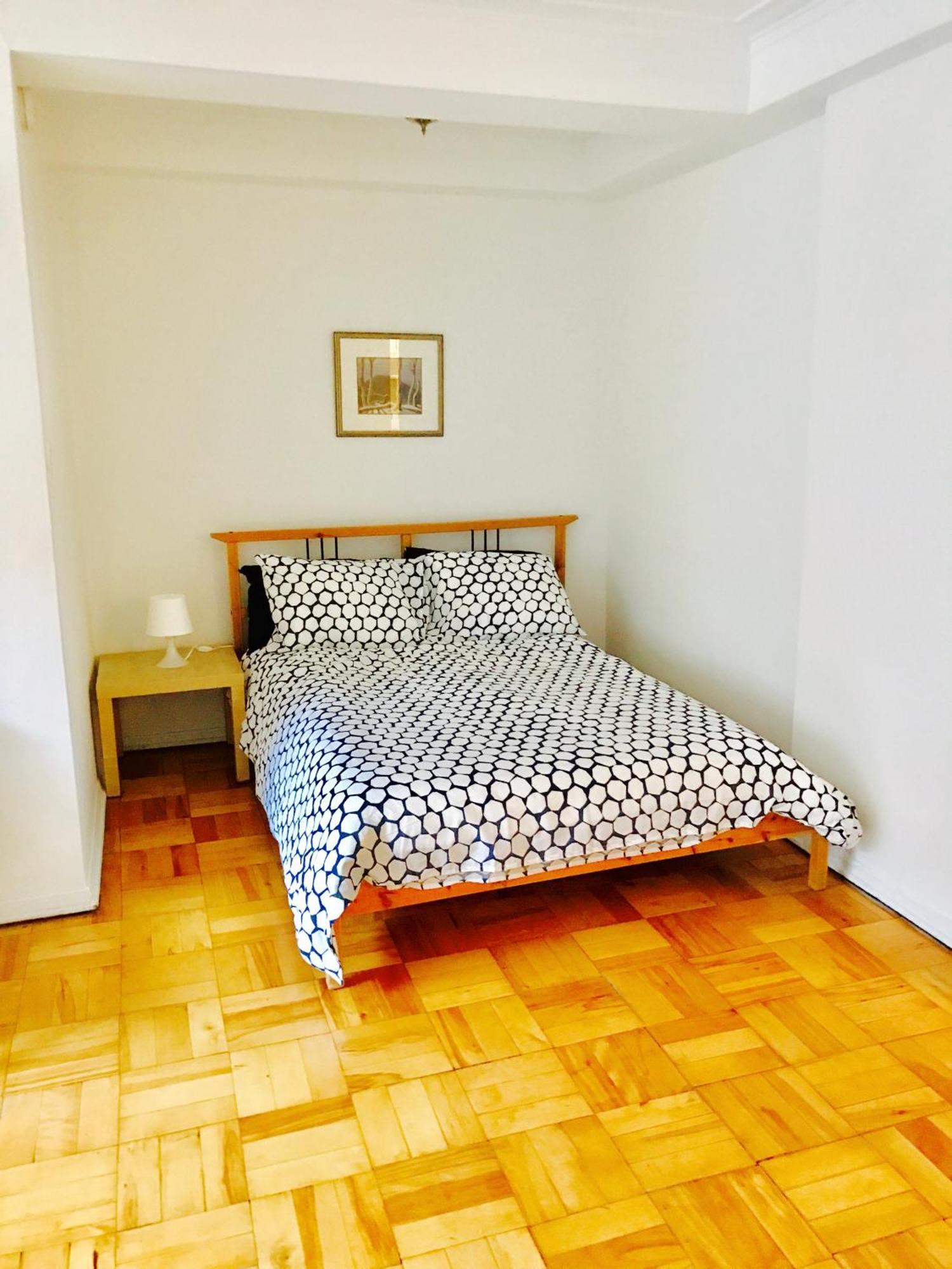 Stylish Comfortable In The Golden Square Mile Apartment