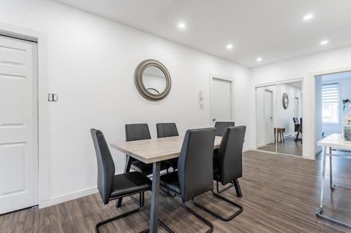 Huge 3 Bedroom With A Large Patio Apartment Montreal
