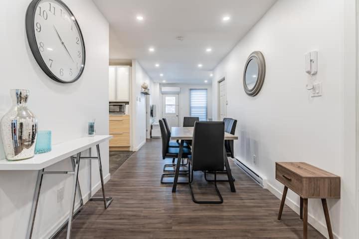 Huge 3 Bedroom With A Large Patio