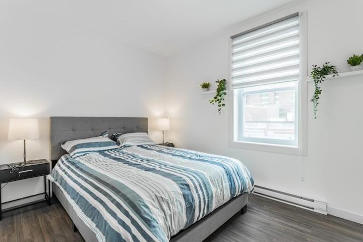 Apartment Huge 3 Bedroom With A Large Patio *