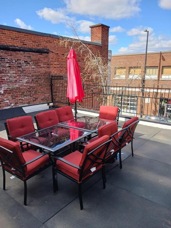 Huge 3 Bedroom With A Large Patio Apartment Montreal