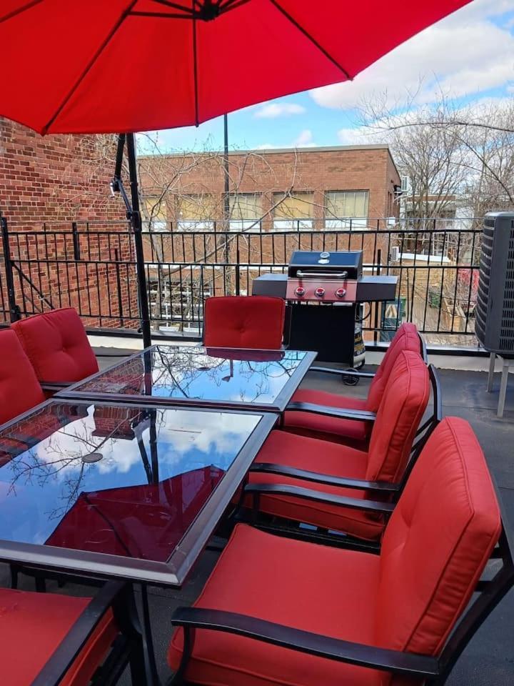 Huge 3 Bedroom With A Large Patio Apartment *