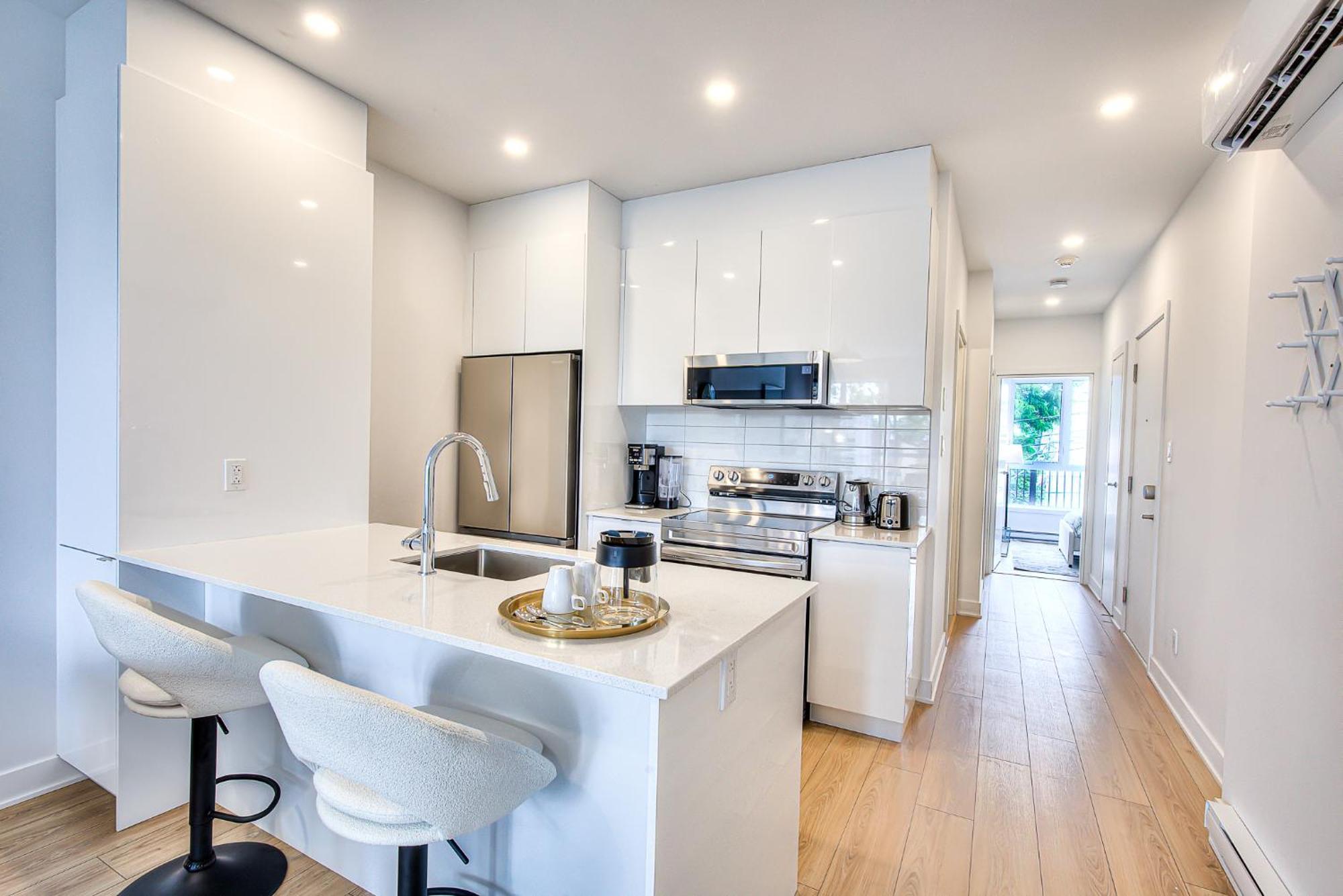 Apartment Beautiful & New! Renovated For Your Style Comfort Montreal