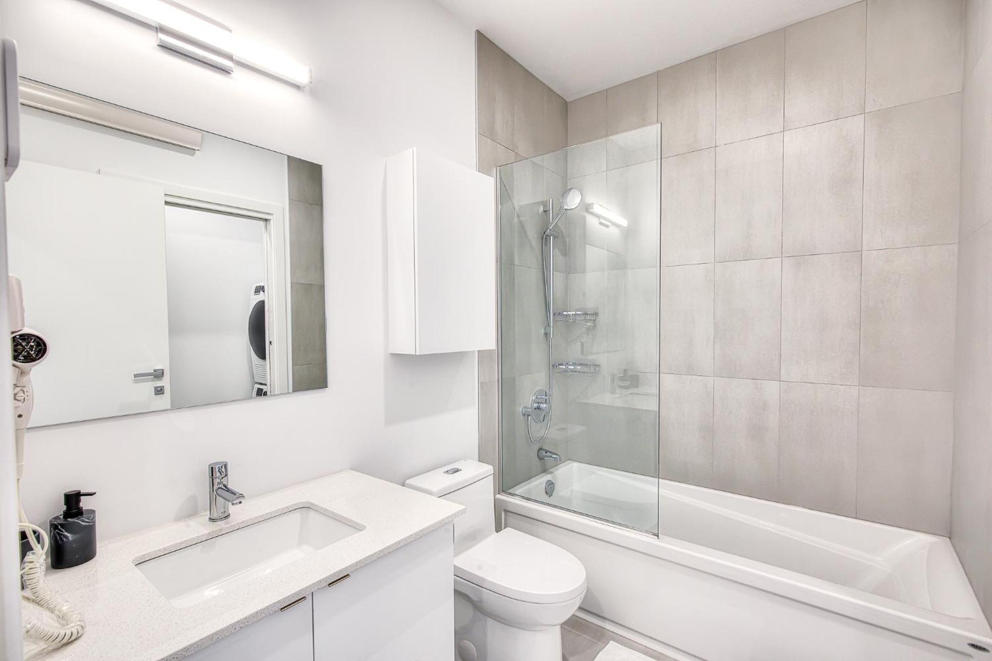 Beautiful & New! Renovated For Your Style Comfort Apartment Montreal