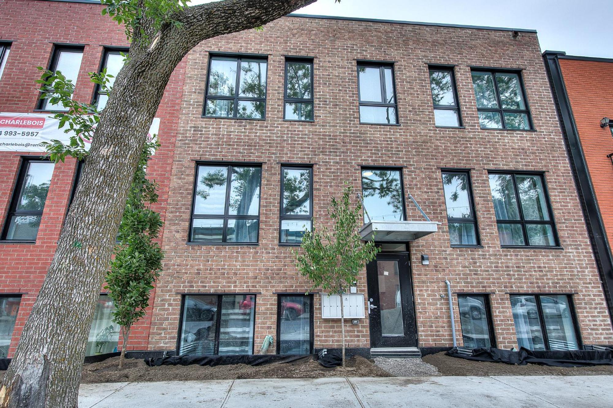 Beautiful & New! Renovated For Your Style Comfort Montreal