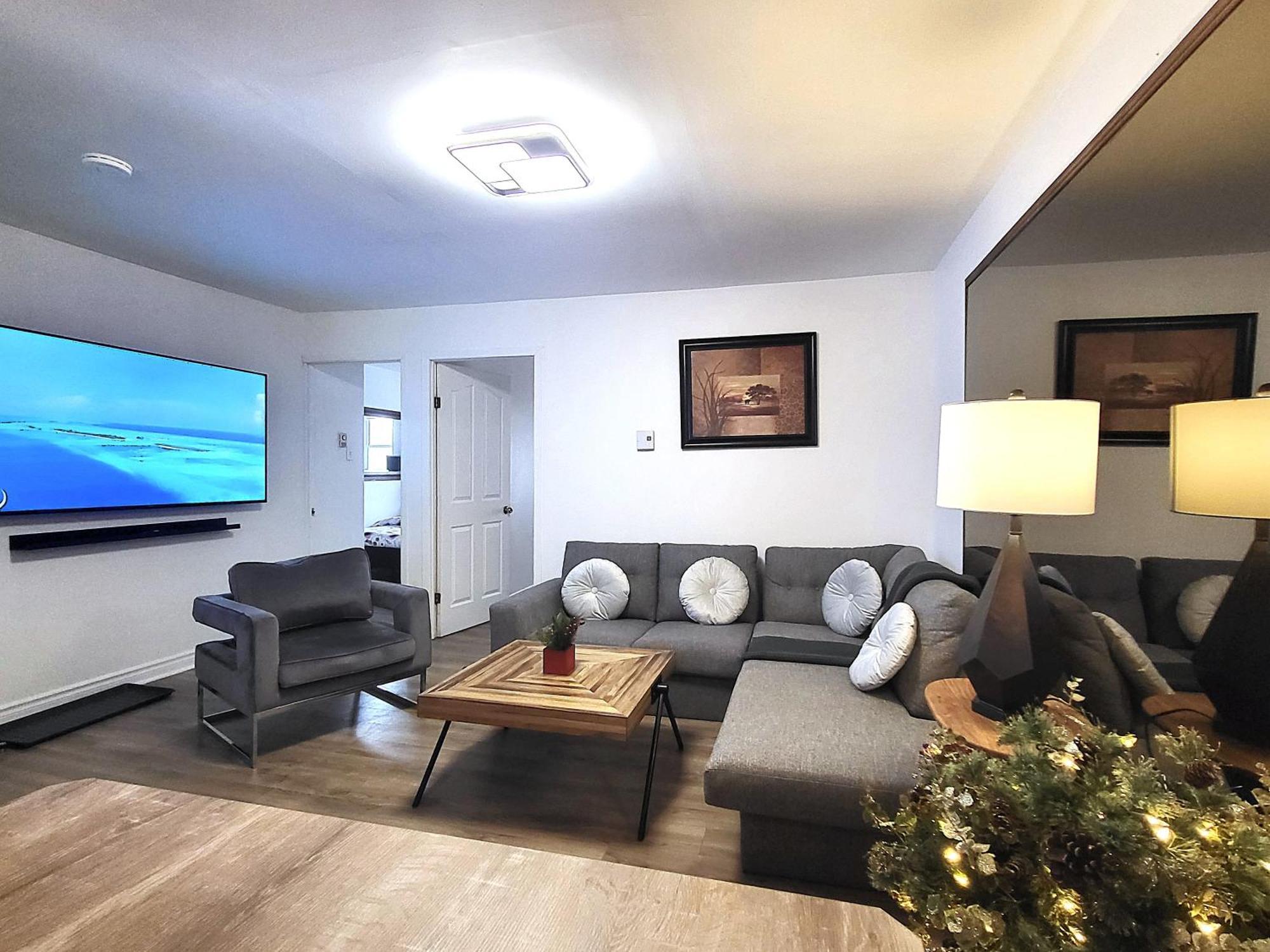Stunning 3br Apartment, Free Parking,