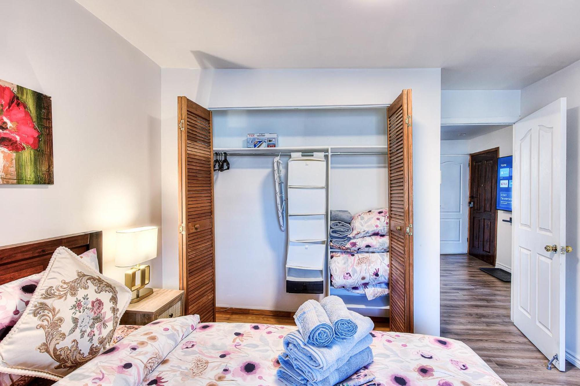 Stunning 3br Apartment, Free Parking, Montreal