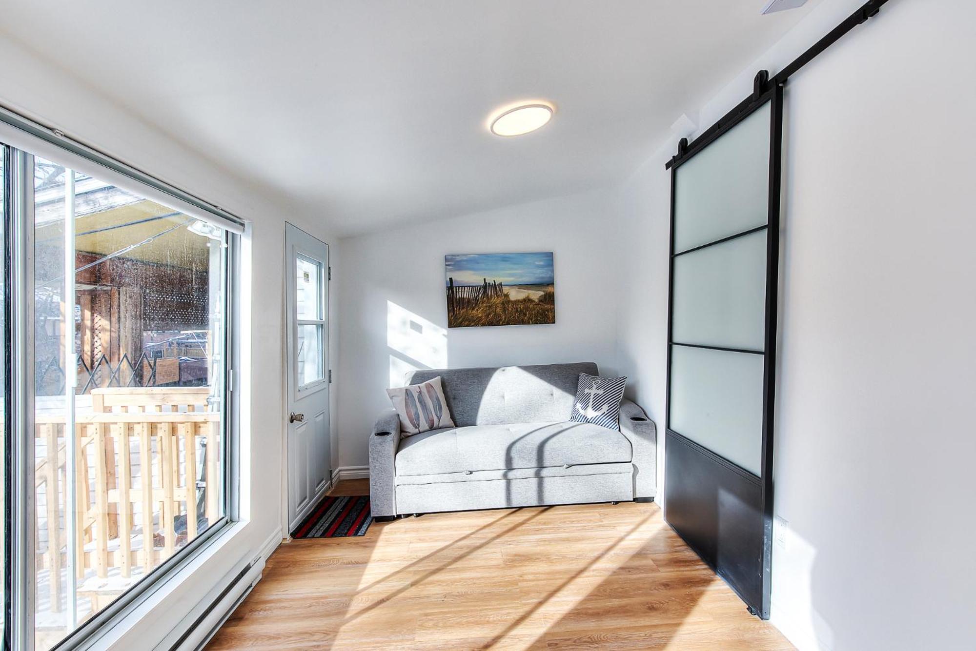 Stunning 3br Apartment, Free Parking, *