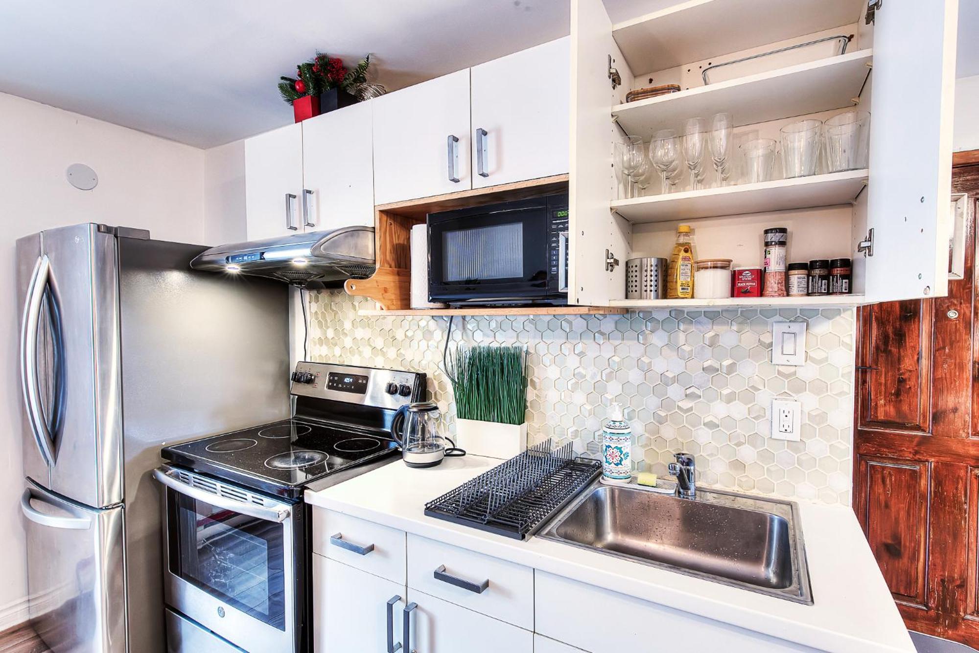 Stunning 3br Apartment, Free Parking, * Montreal