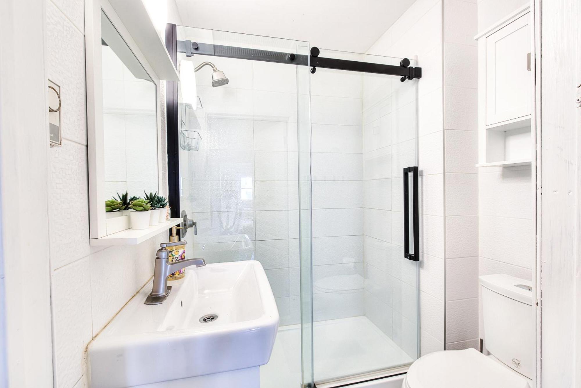 Stunning 3br Apartment, Free Parking,