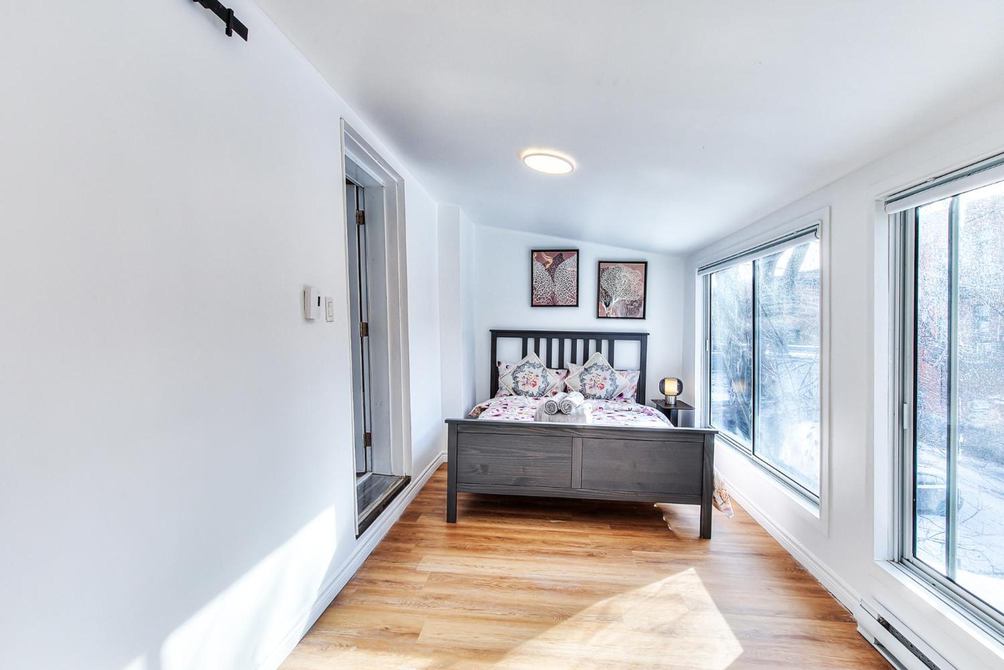 Stunning 3br Apartment, Free Parking, Montreal