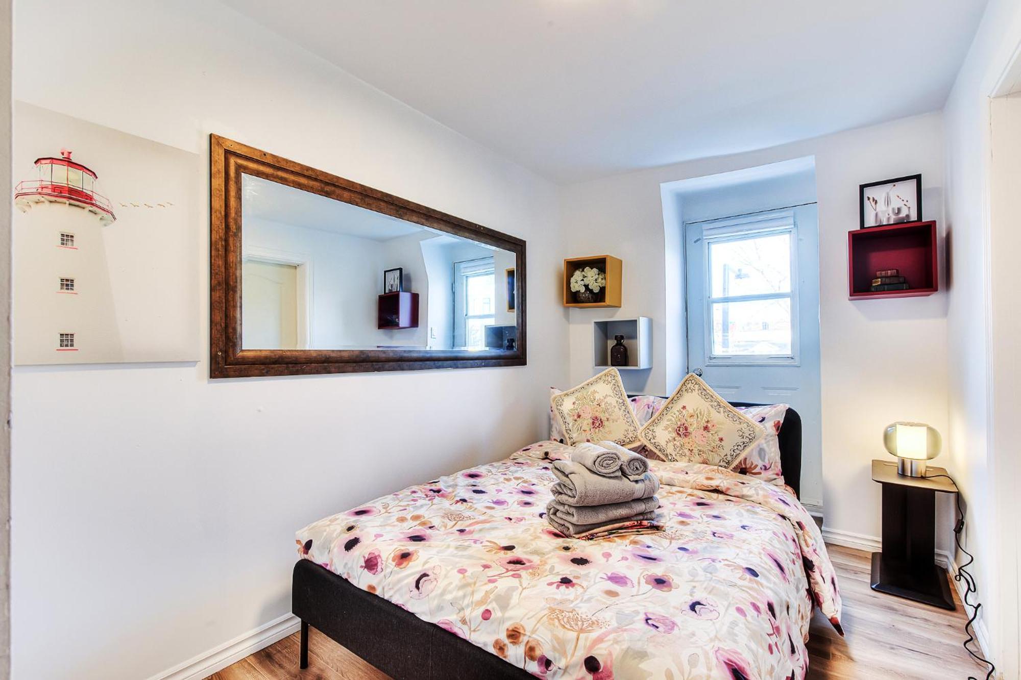 Stunning 3br Apartment, Free Parking, Montreal