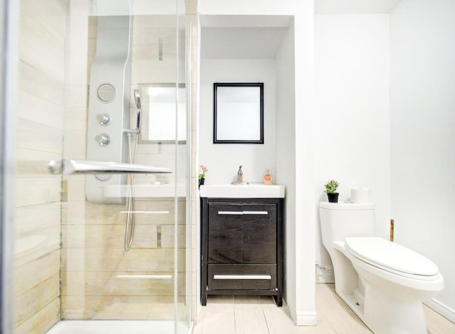 Apartment Cozy & Stylish 2br-condo 2 Min From Bell Center D7 *