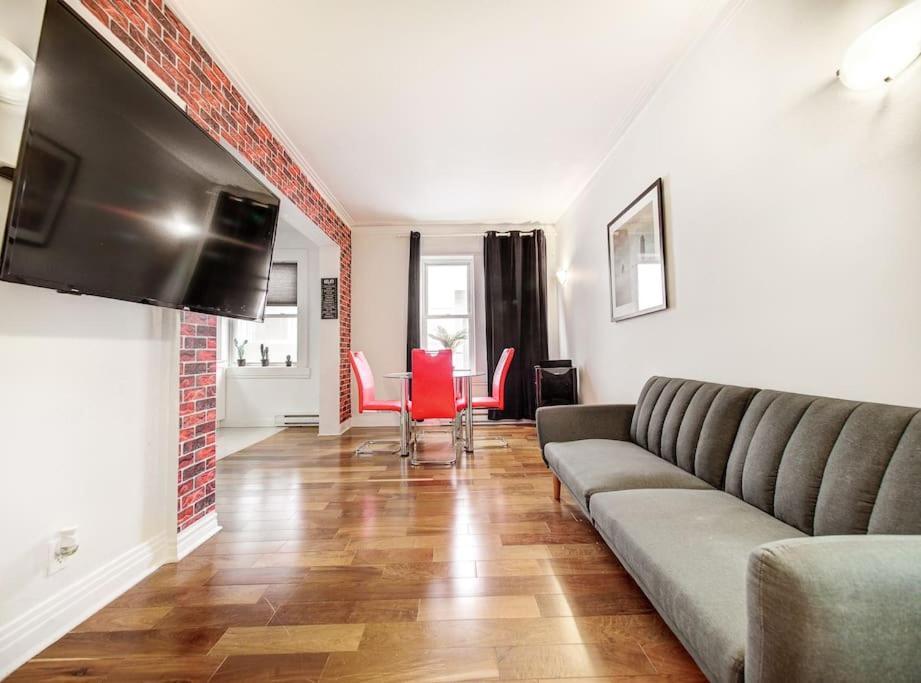 Cozy & Stylish 2br-condo 2 Min From Bell Center D7 Apartment *
