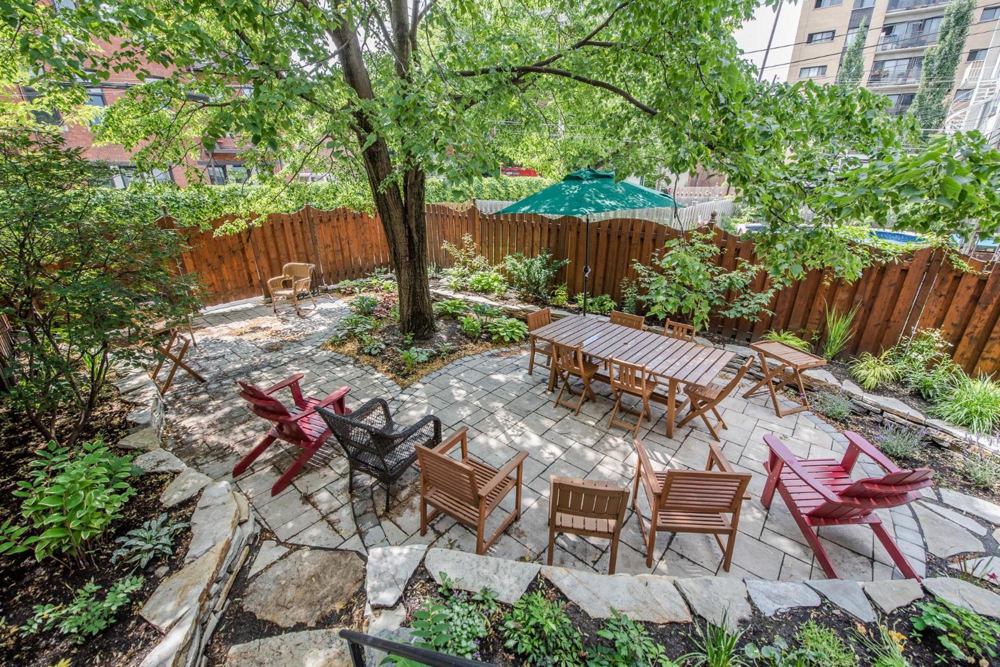 Spacious 2-level 4 Bedroom Near Jean-talon Market, Pets Welcome! * Montreal