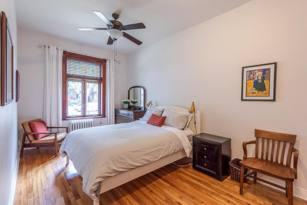 Spacious 2-level 4 Bedroom Near Jean-talon Market, Pets Welcome! Apartment Montreal