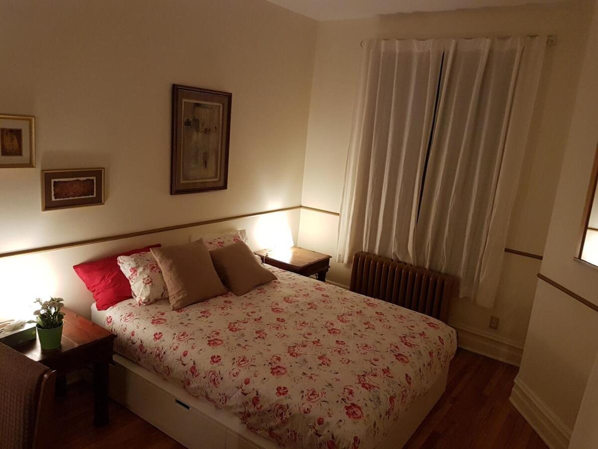 Spacious 2-level 4 Bedroom Near Jean-talon Market, Pets Welcome! Apartment
