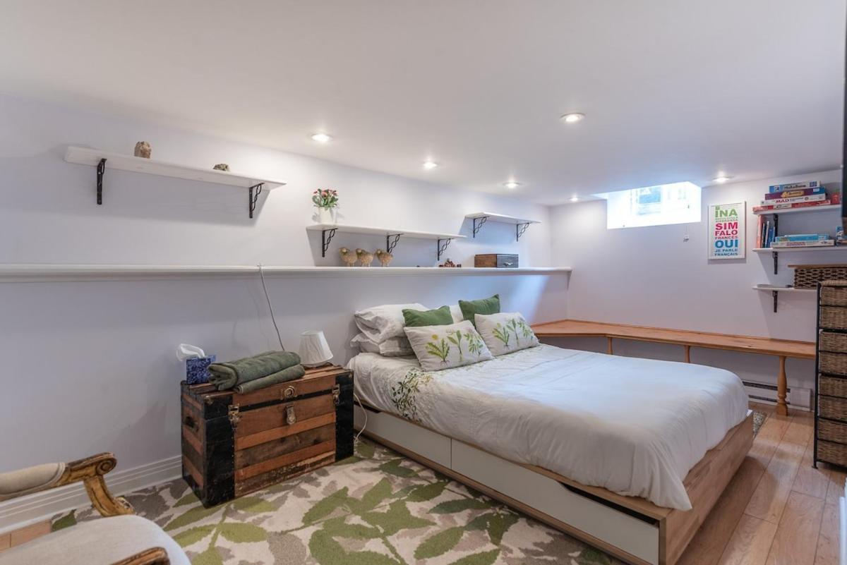 Spacious 2-level 4 Bedroom Near Jean-talon Market, Pets Welcome! Apartment *