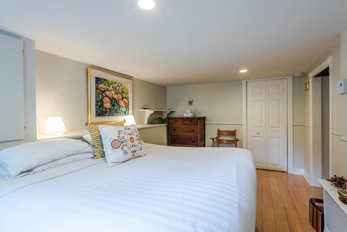 Spacious 2-level 4 Bedroom Near Jean-talon Market, Pets Welcome!