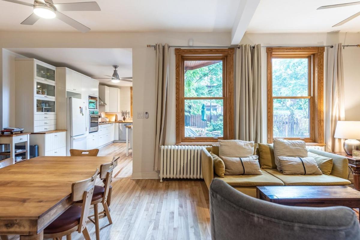 Apartment Spacious 2-level 4 Bedroom Near Jean-talon Market, Pets Welcome! *