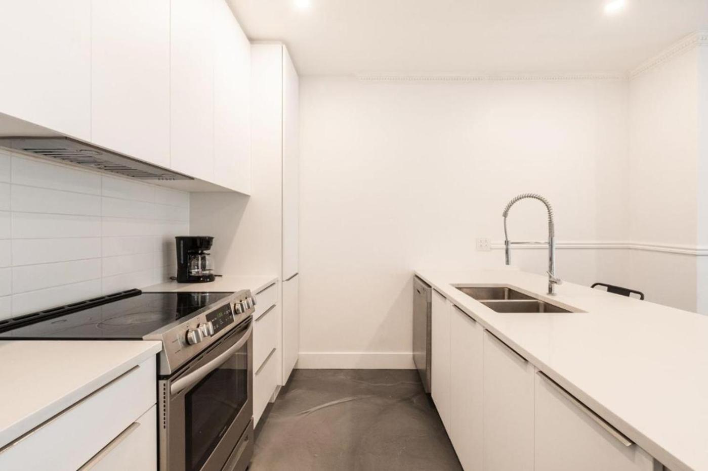 Spacious 3 Bedroom - 1897 Montreal