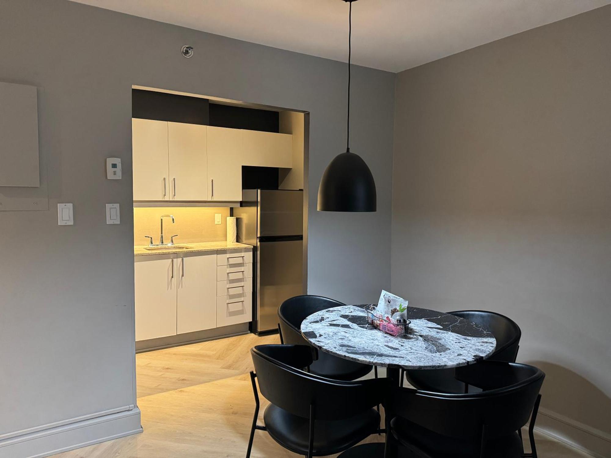 Beautiful In Heart Of Apartment