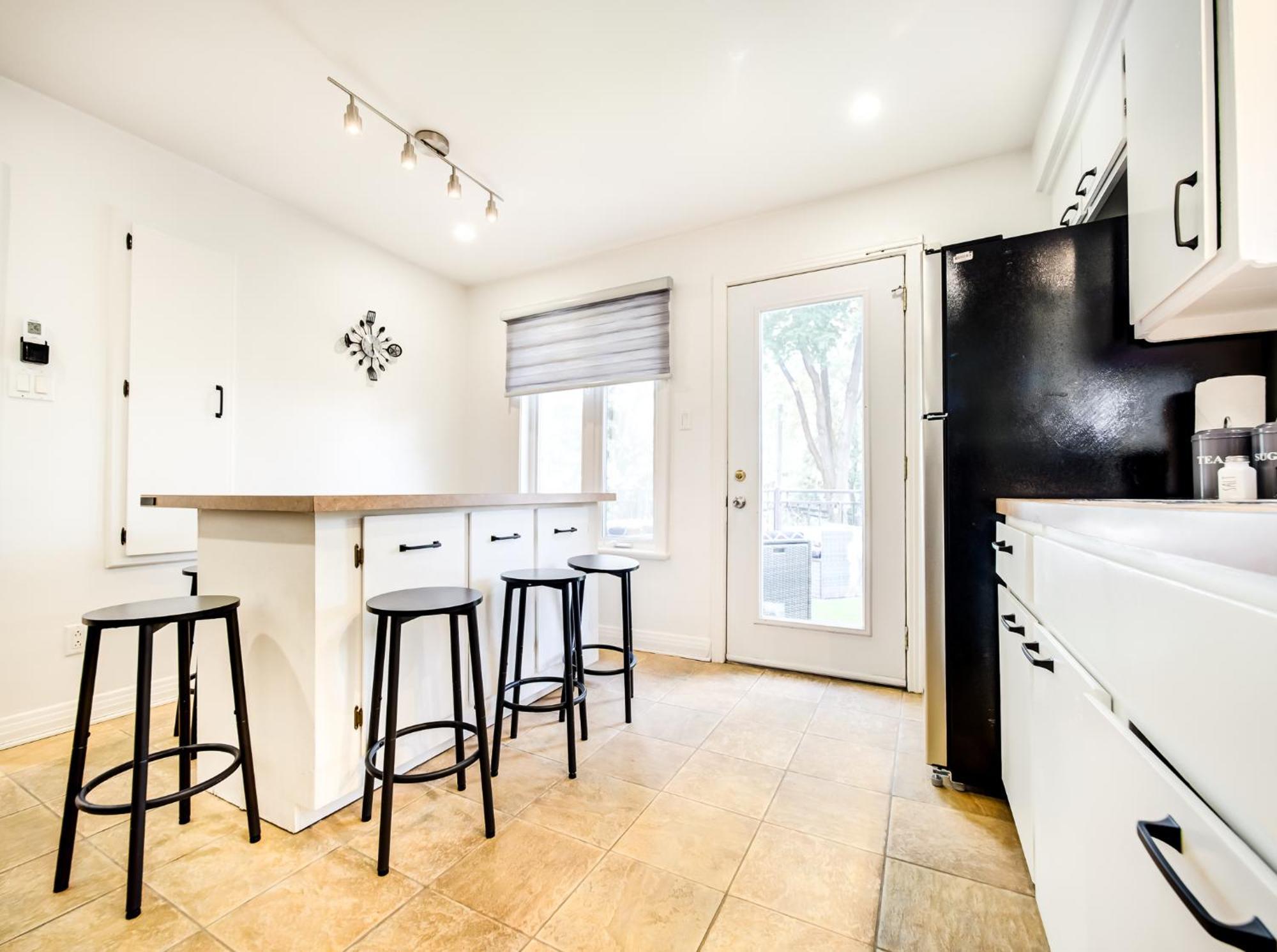 Apartment Spacious 4-bedrooms In Homa 22 Montreal