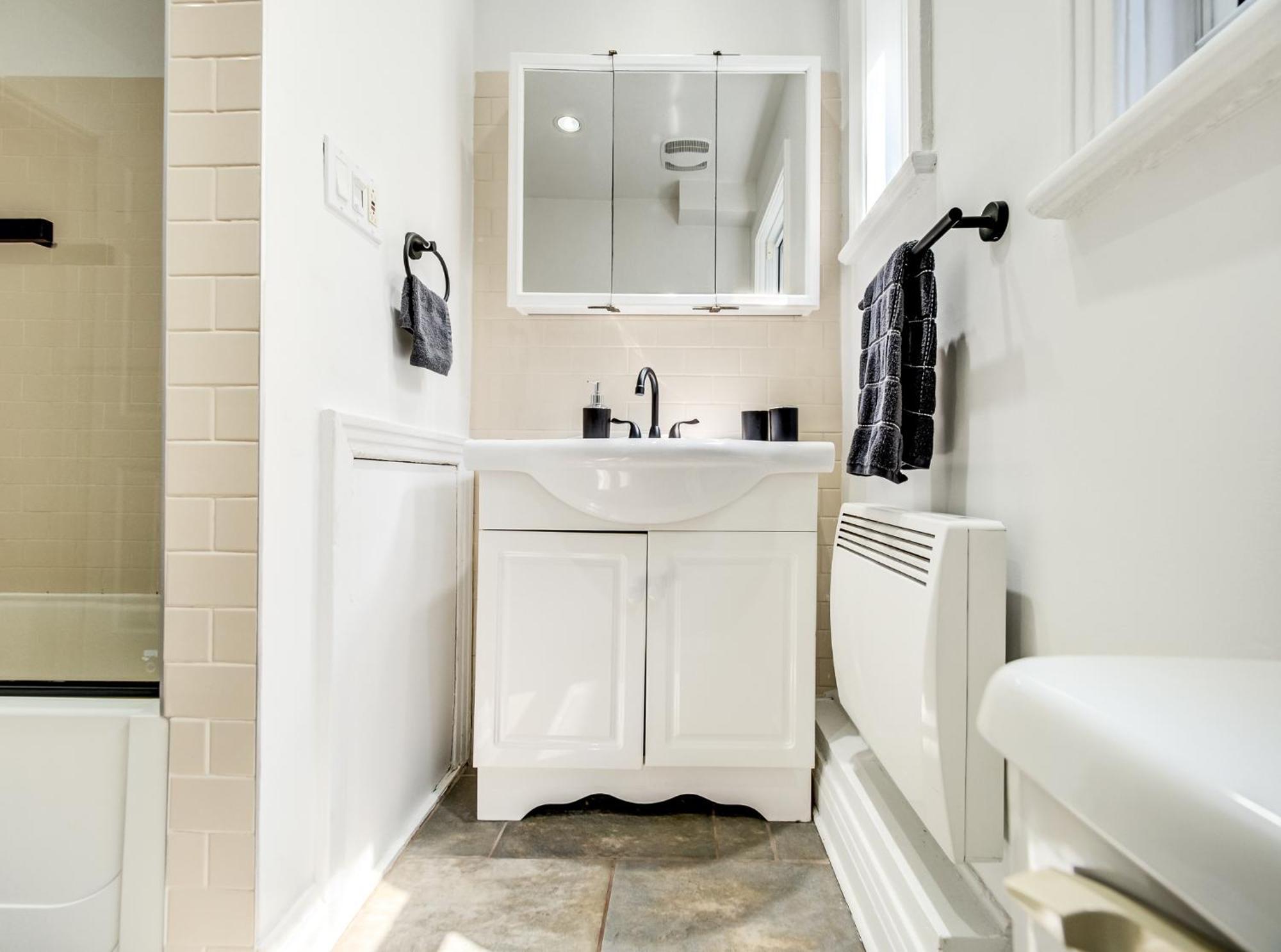 Spacious 4-bedrooms In Homa 22 Montreal