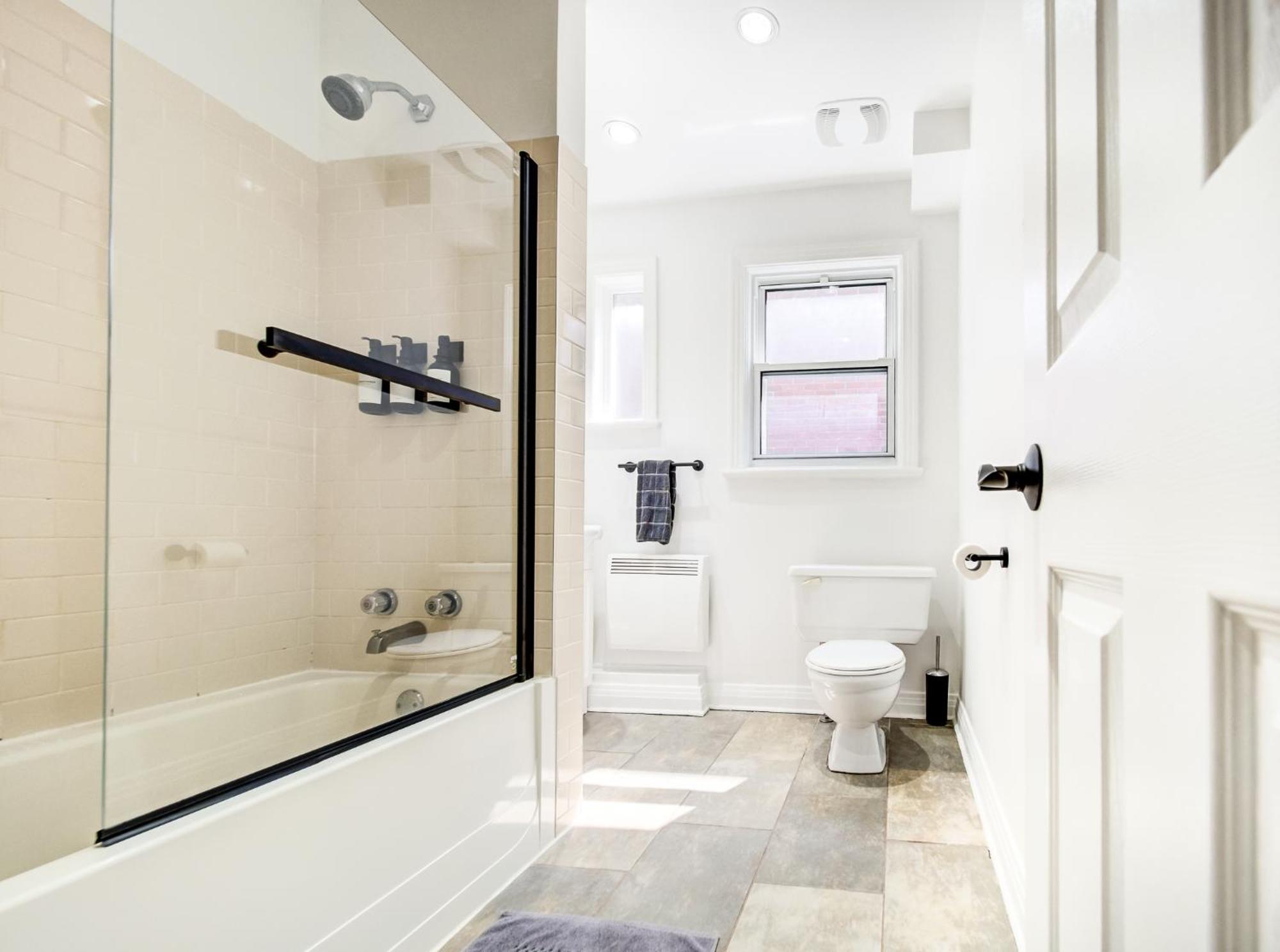 Spacious 4-bedrooms In Homa 22 Montreal