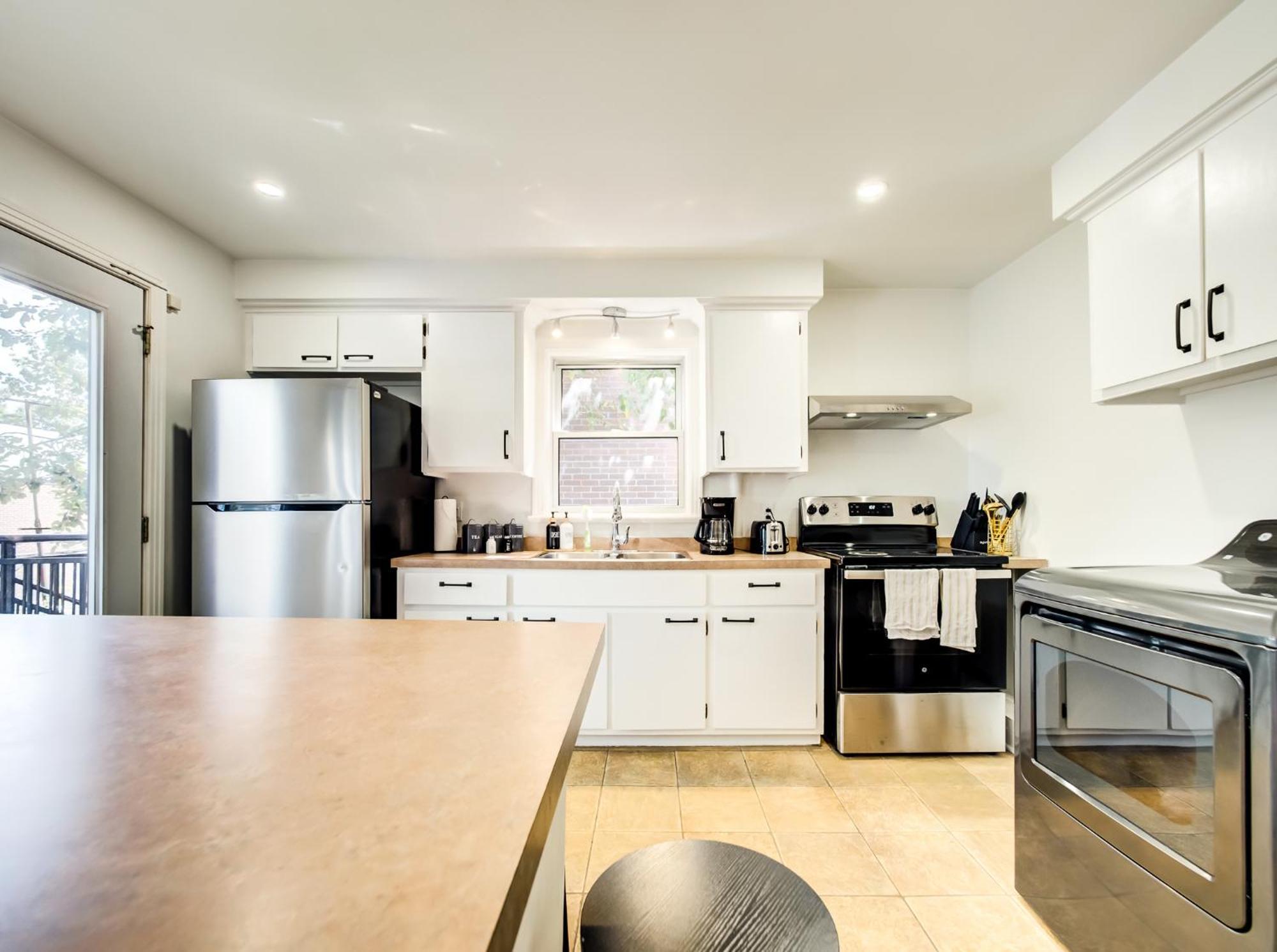 Spacious 4-bedrooms In Homa 22 *